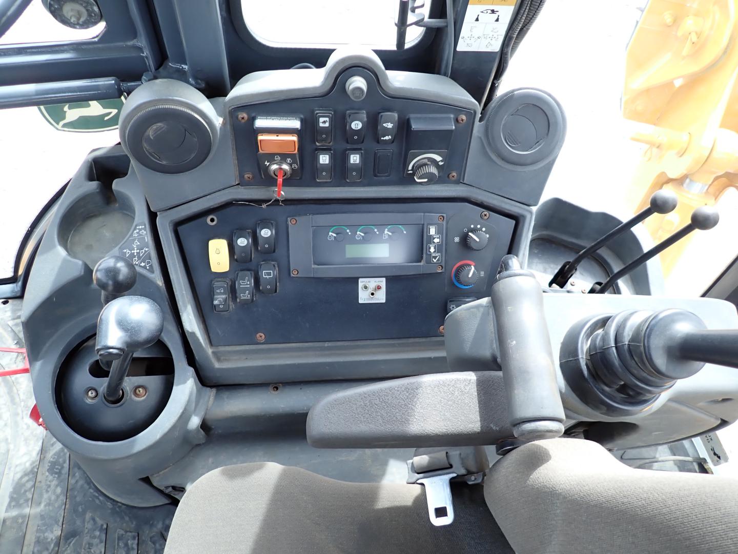 ./imagenes/INVOICE/2019/16070/RETROEXCAVADORA JOHN DEERE_410J (2).JPG